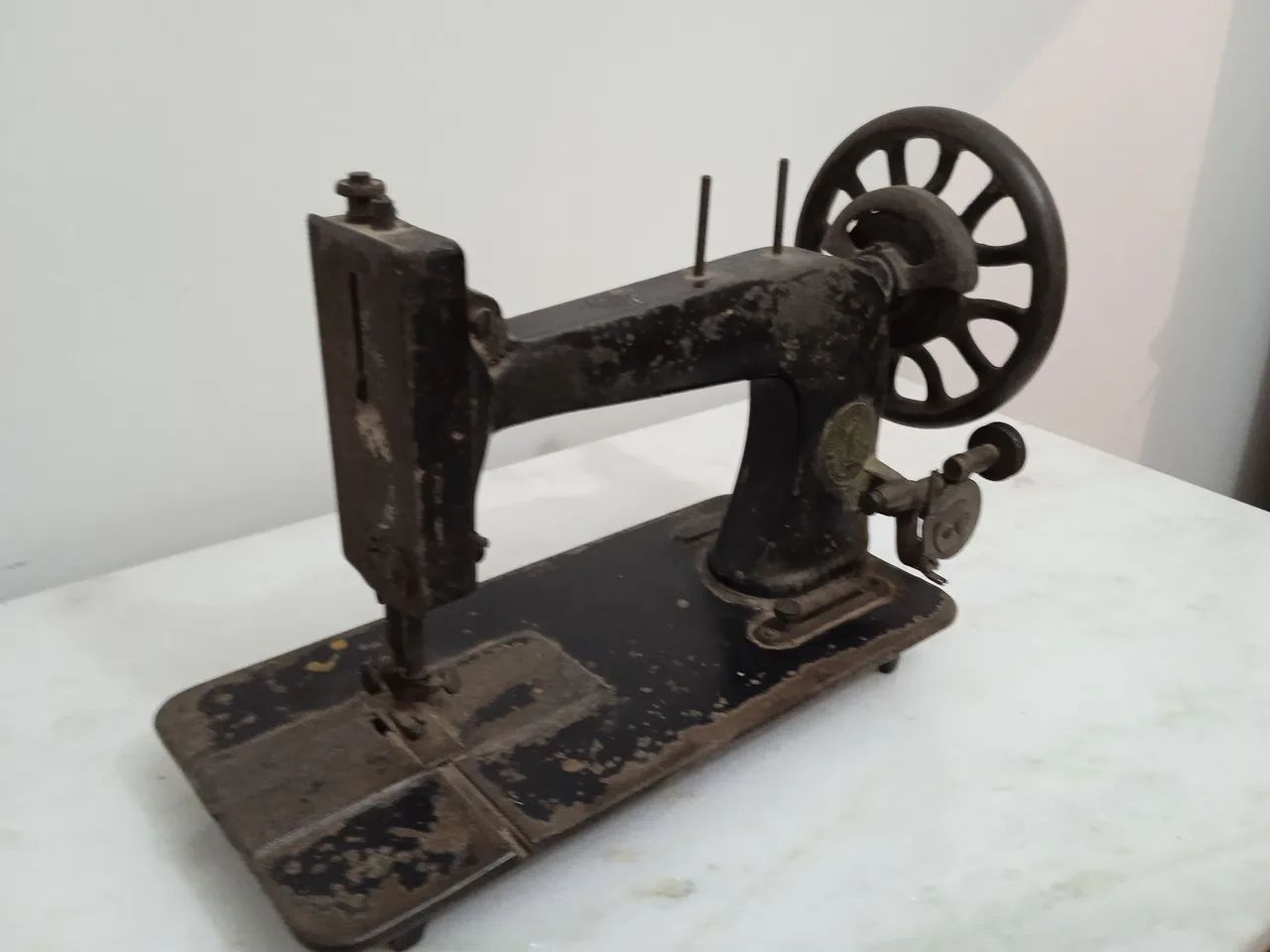 Máquina de costura antiga - Foto 2
