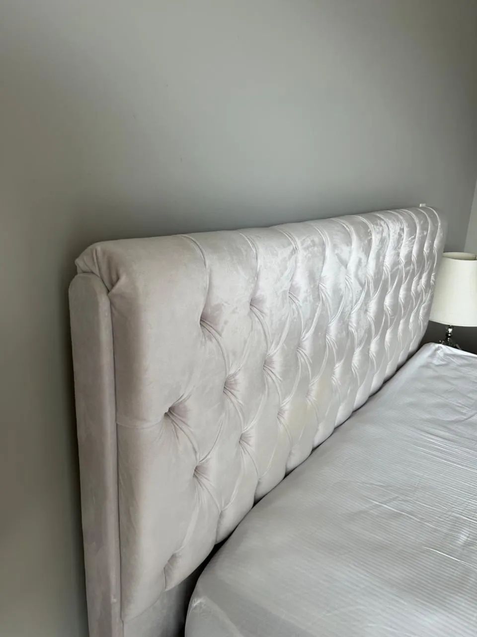 Linda Cama Queen Size Estofada Capitonê - Semi Nova - Estado de Nova - Foto 5