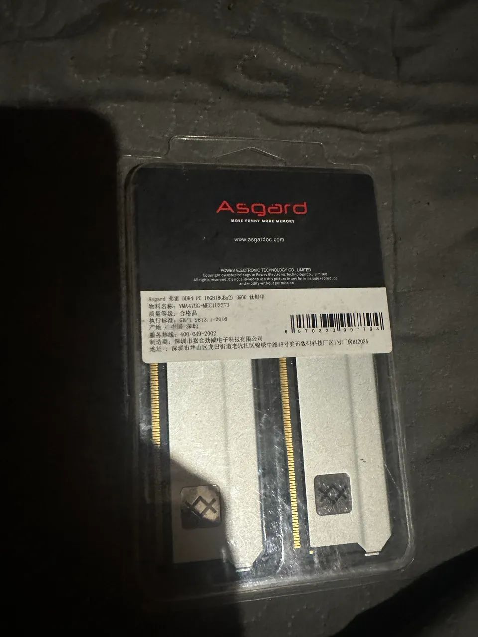 Duas memórias DDR3 8 gb e 3600 de frequência no preço .