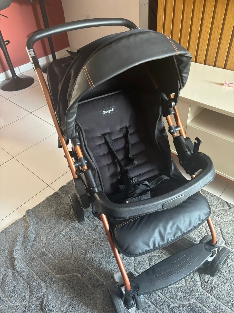 Carrinho de bebê e bebê conforto 