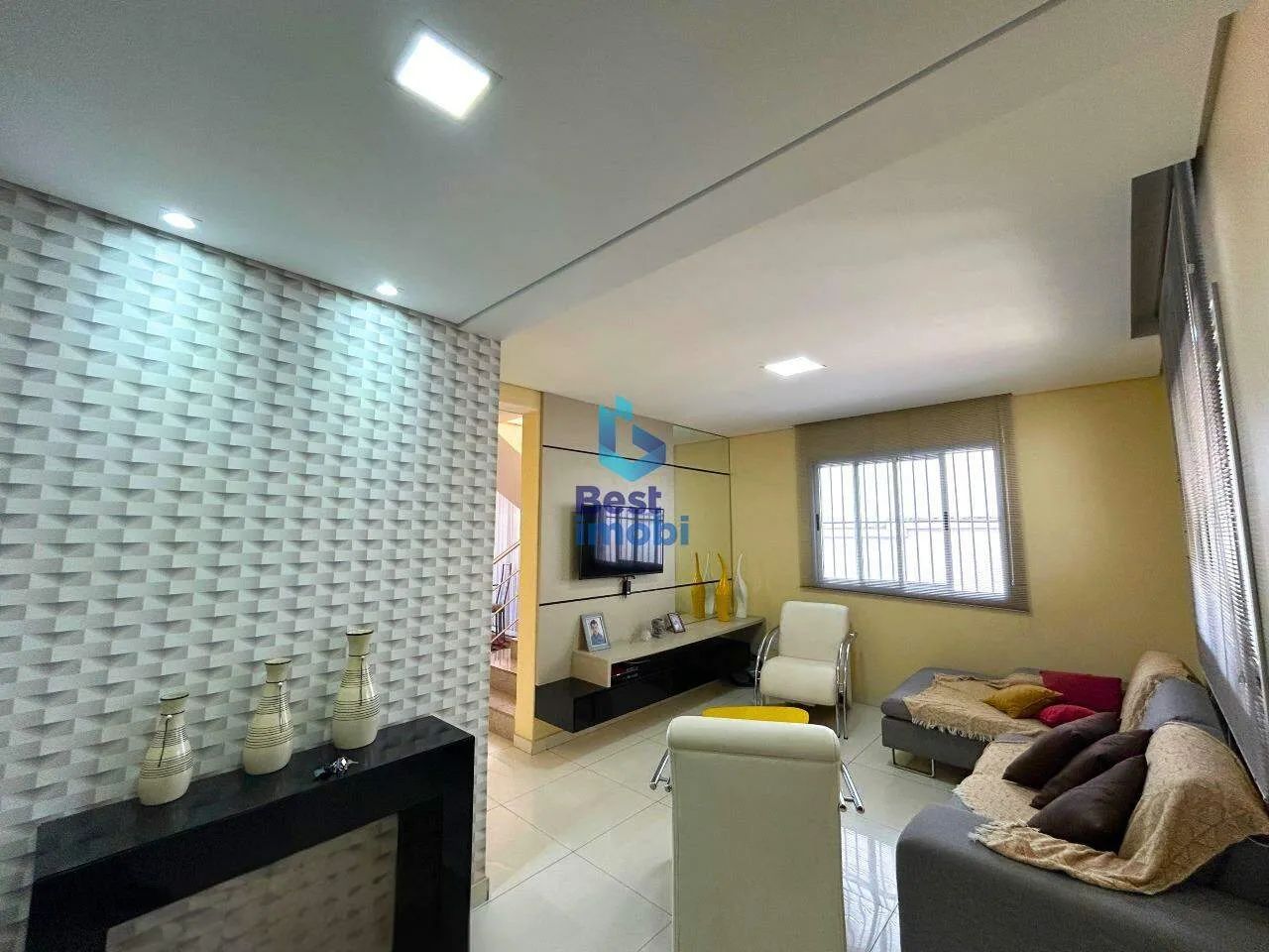 Casa à Venda com 3 Quartos, Suíte, Salão de Festas e Barracão - Foto 2