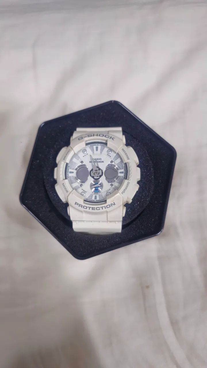 Relógio Casio G-shock GA-120a branco
