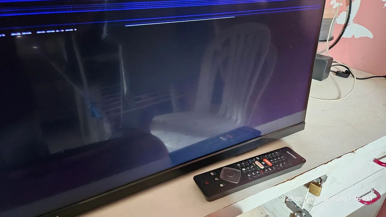 TV Philips de 43 polegadas apresenta danos graves no display - Foto 5