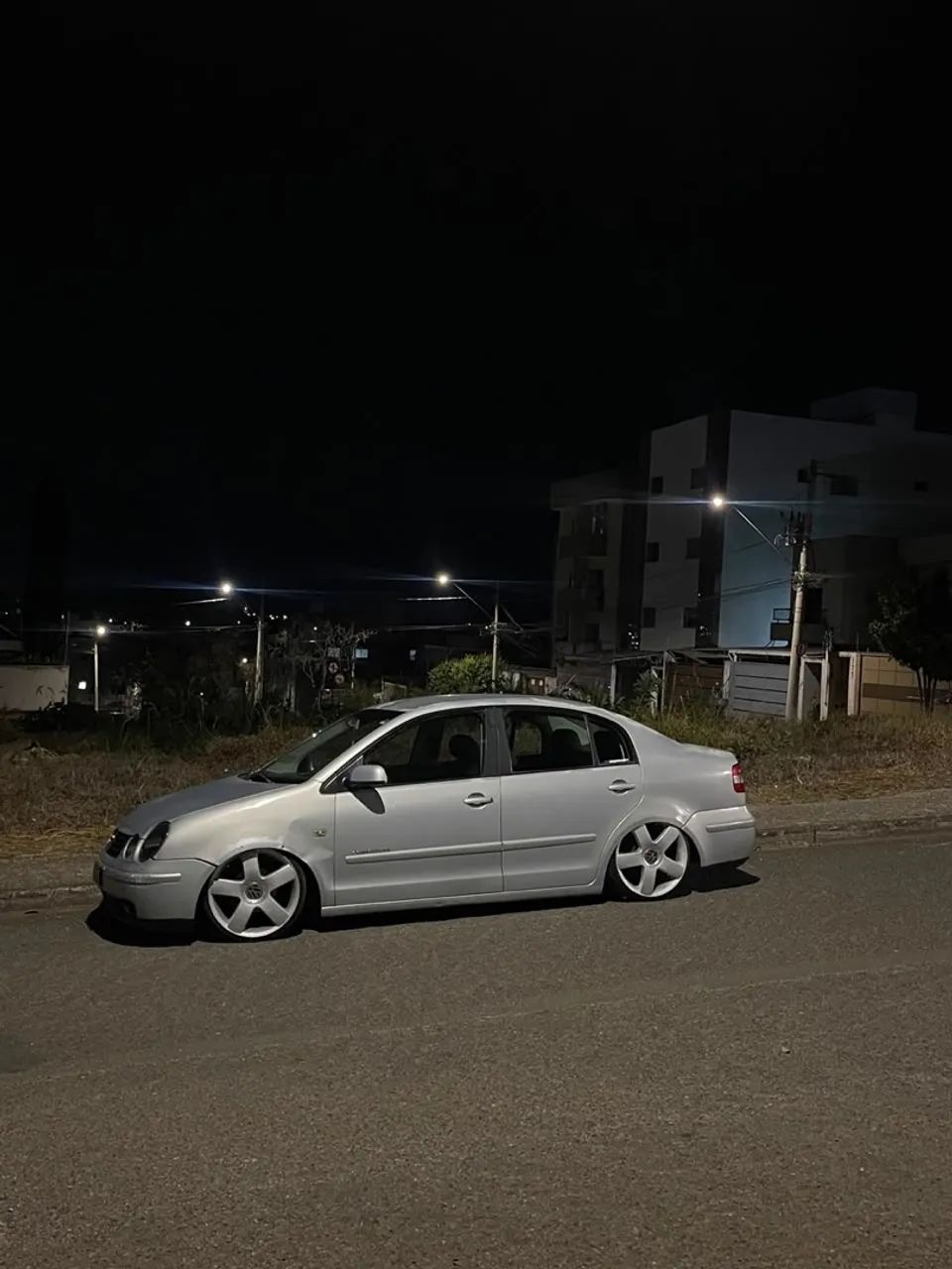 Volkswagen Polo Sedan 1.6 MI 101cv 8V 4P 2004