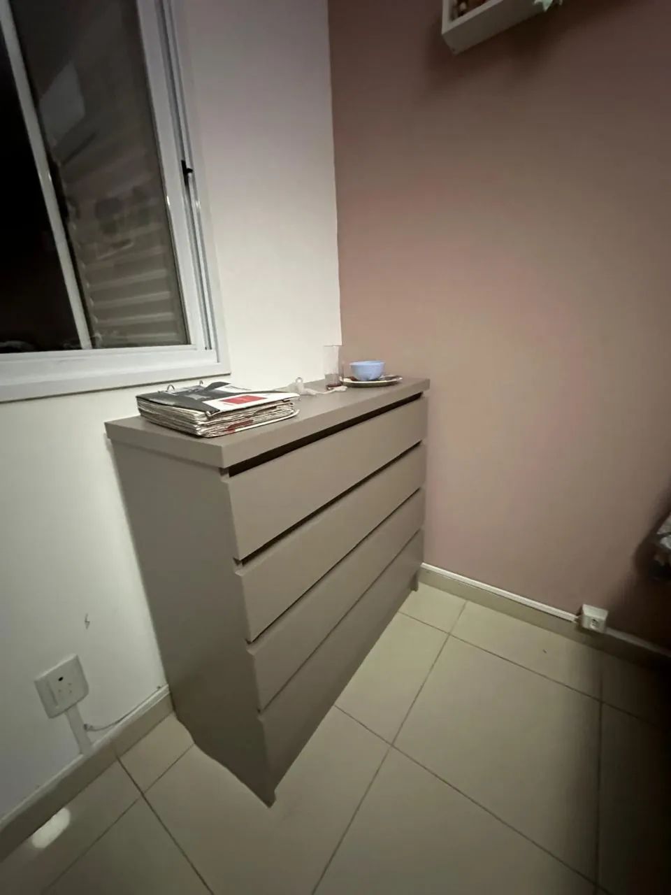 Cômoda 4 gavetas em madeira  - Foto 2