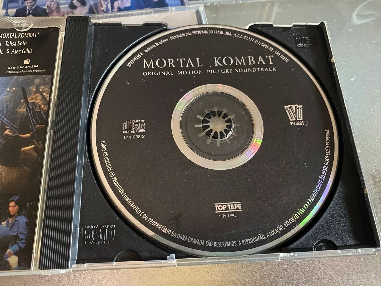 CD trilha sonora Mortal Kombat + brindes  - Foto 2