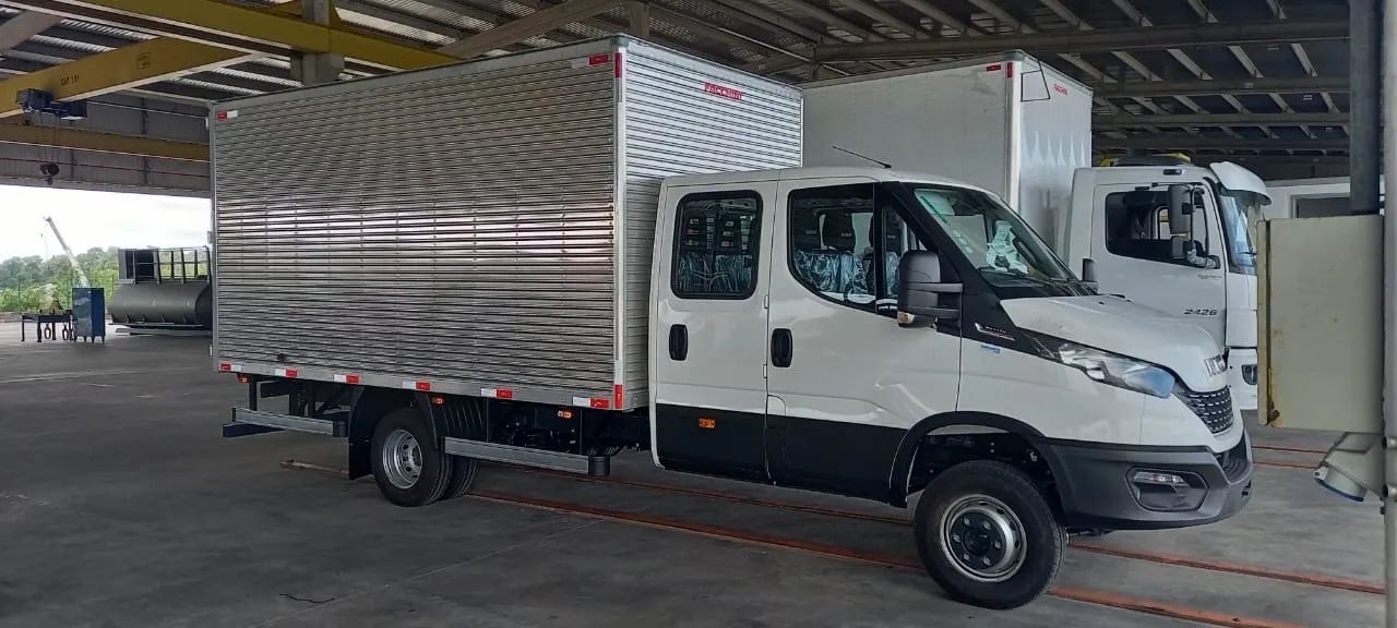 Vendo baú caminhão 4,50 comprimento 