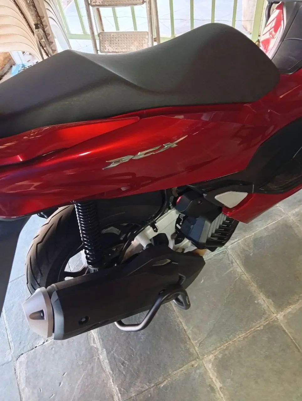 Yamaha PCX 160 ABS, completa com protetores de segurança e baú  - Foto 5