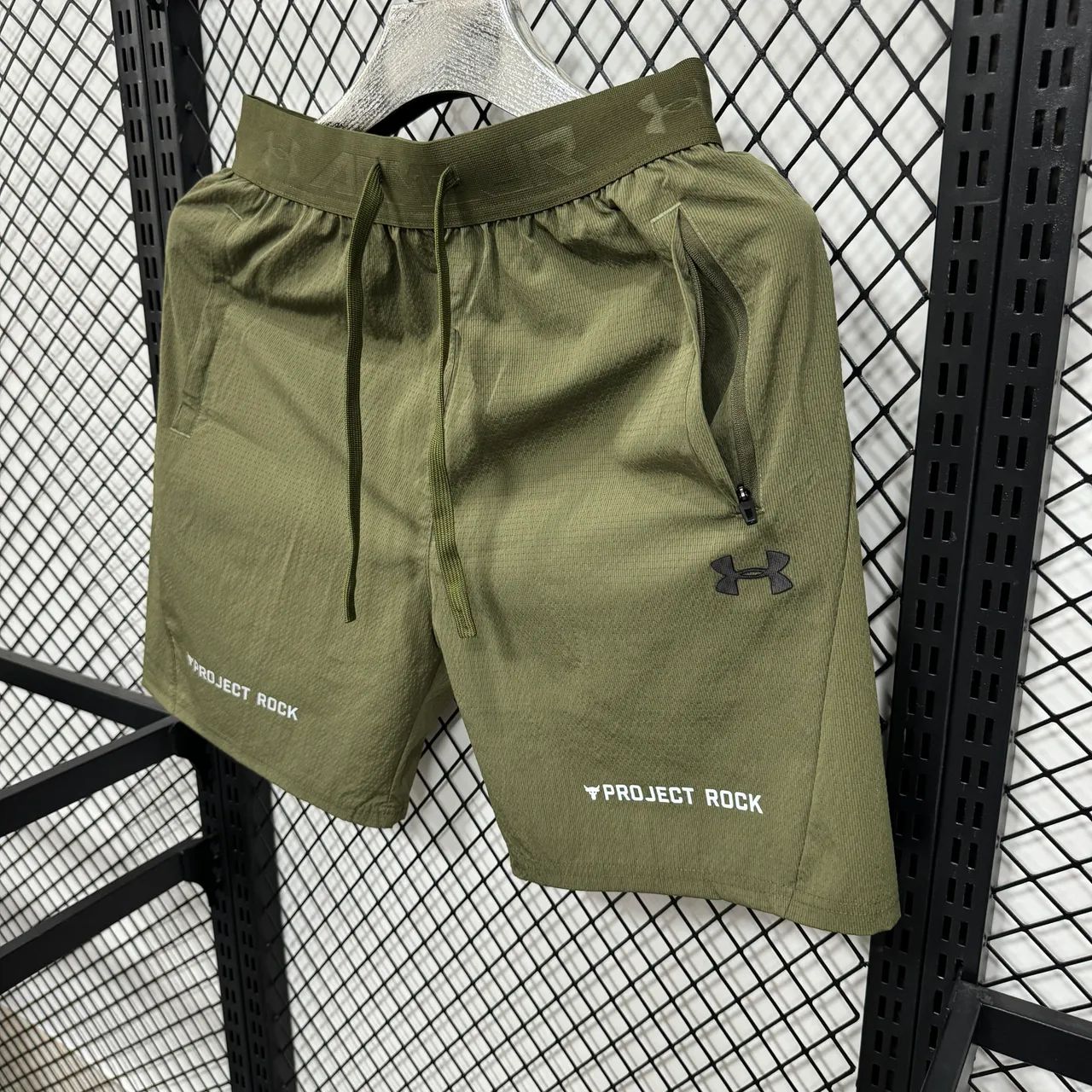 Short Under Armour Project Rock Masculino Verde Militar - Premium - Foto 3