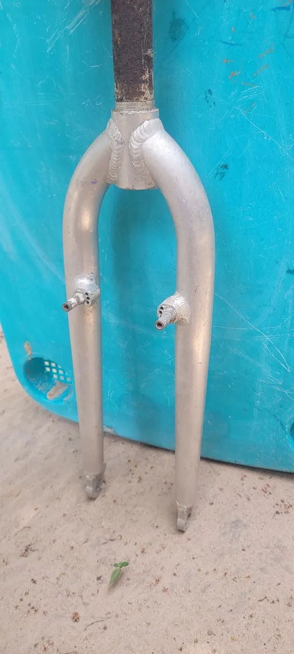 Vendo garfo de bicicleta aro 24, material alumínio.  - Foto 3