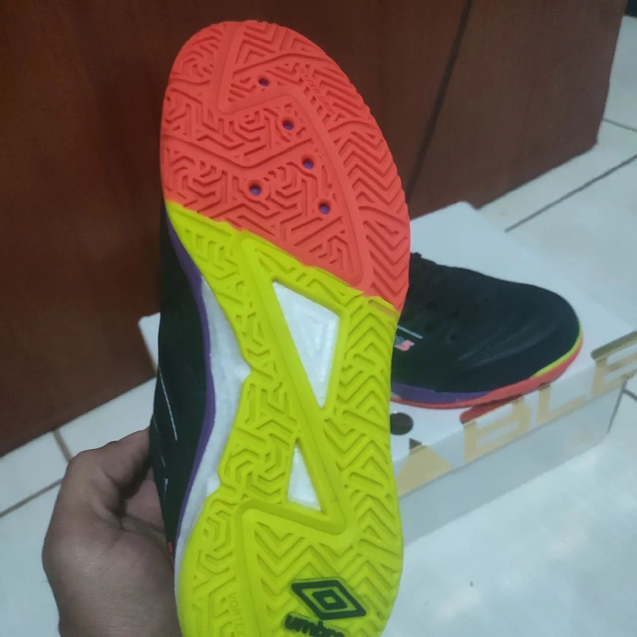 Chuteira Umbro pro 5 stáble N°30 - Foto 2