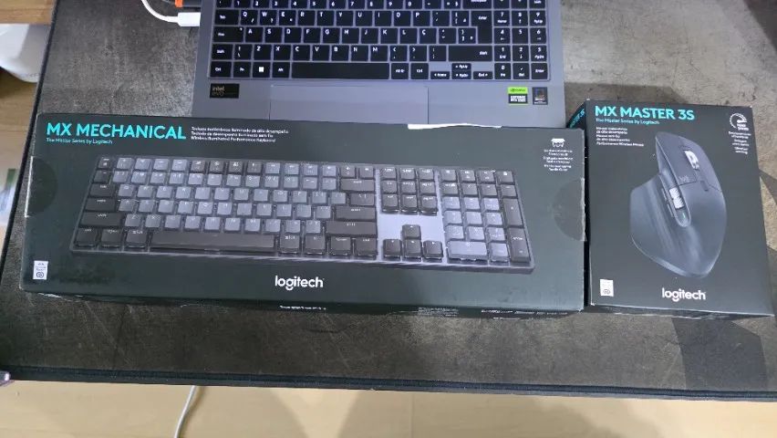 Teclado Logitech MX Mechanical + mouse Logitech MX Master 3S