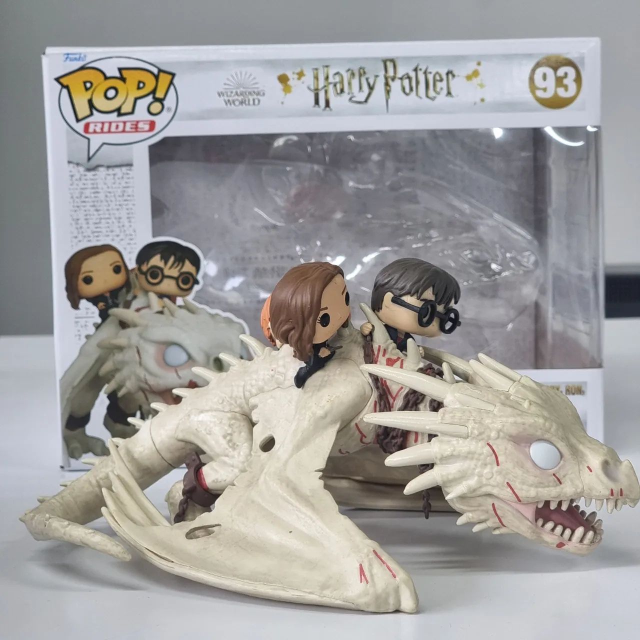 Funko Ukranian Ironbelly com Harry, Rony e Hermione  - Foto 2