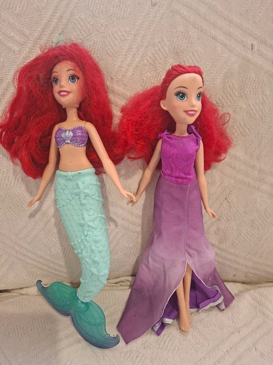 Duas  bonecas Ariel.