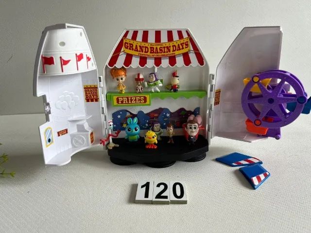 Buzzlightyear Stars Adventurer play set com os personagens q aparecem nas fotos, 25x23 cm 