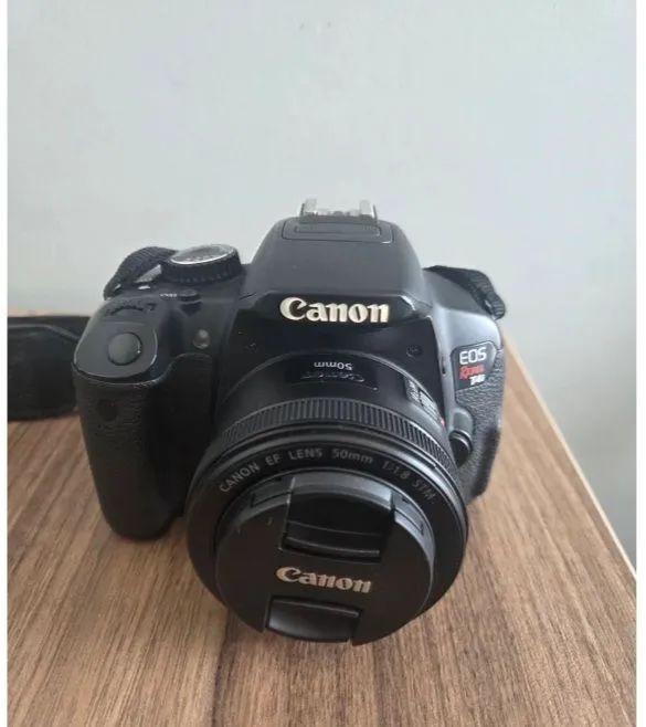 Canon EOS Rebel T4i (usada) - Acompanha acessórios e Lente 50mm