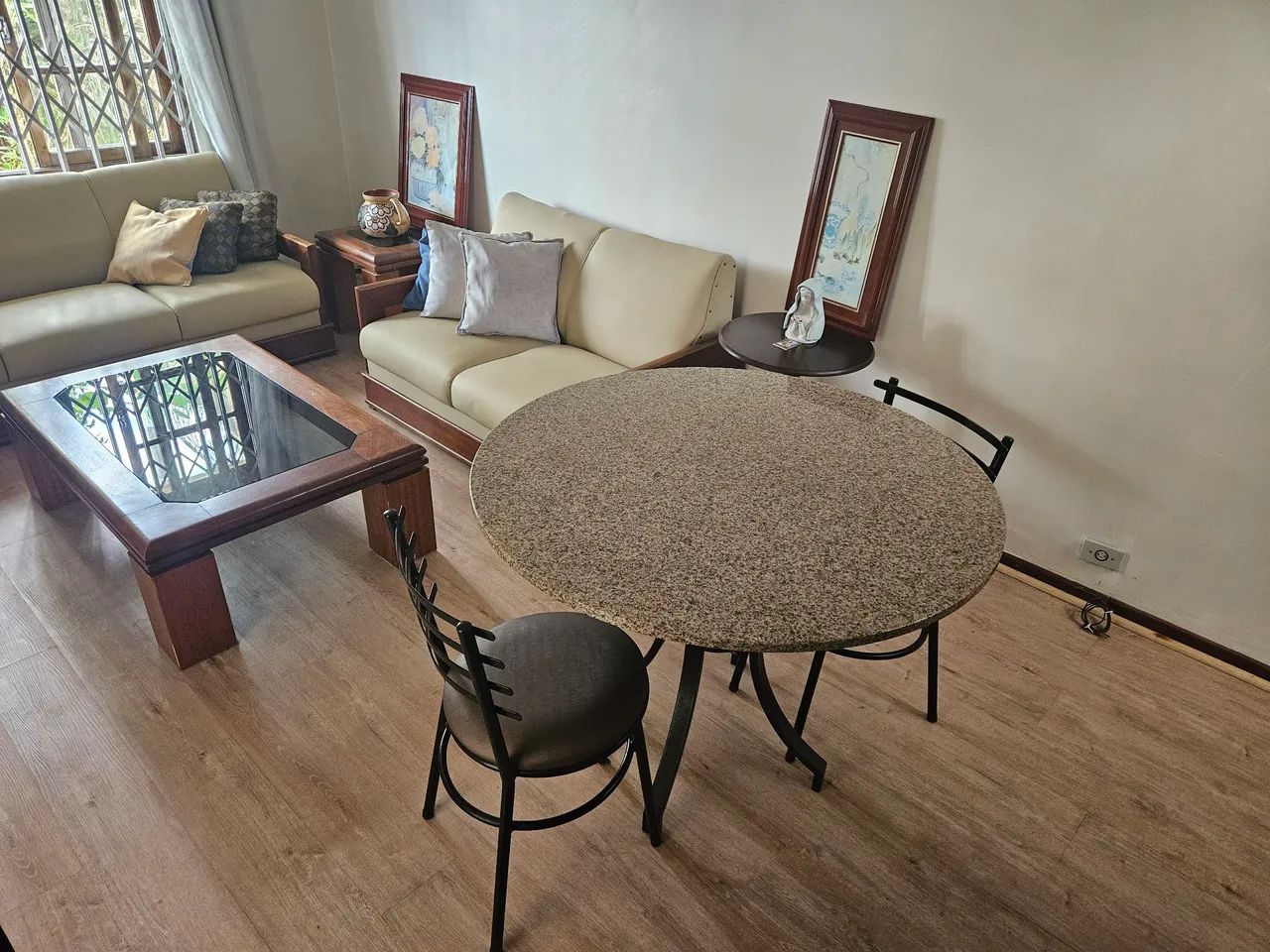 Conjunto de mesa com quatro cadeiras - Foto 2