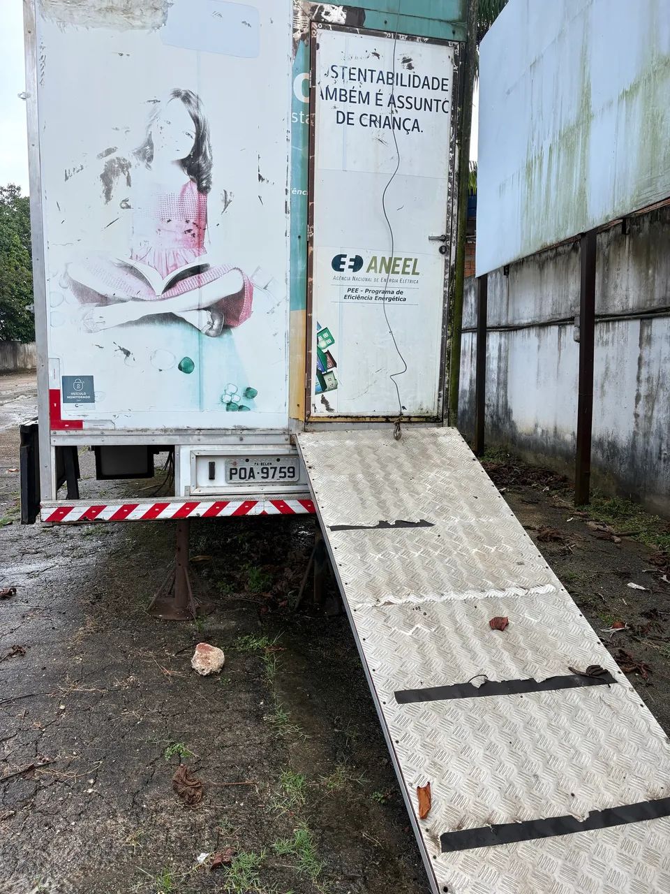 Trailer baú 