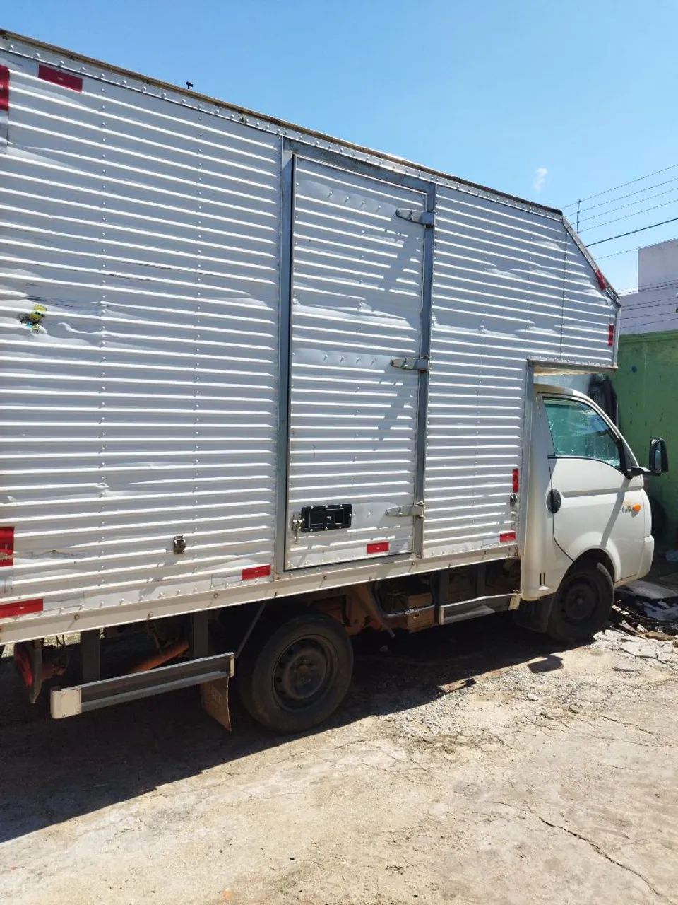 Mudança, frete e transporte de cargas. 