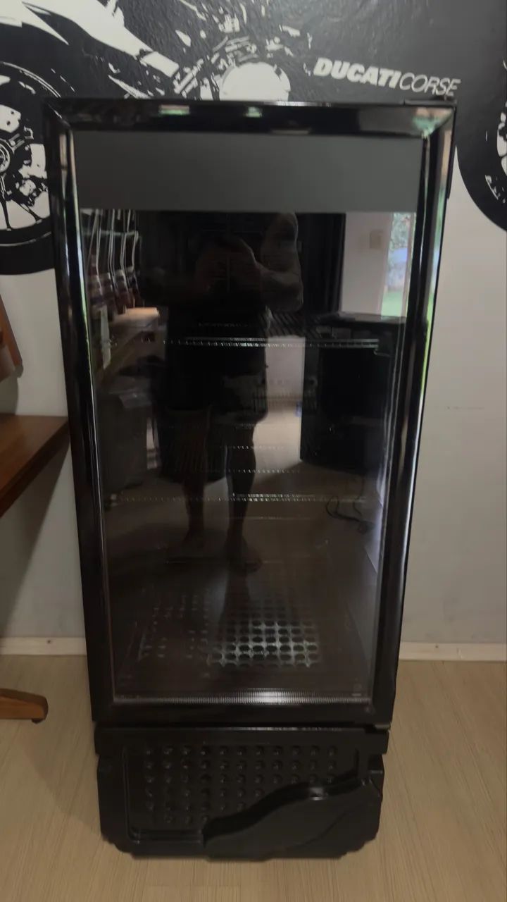 EXPOSITORA DE REFRIGERANTES - PORTA DE VIDRO 