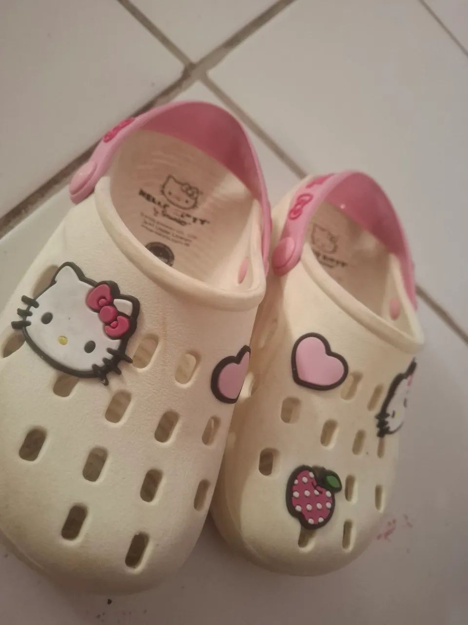 Crocs hello kitty - Foto 2