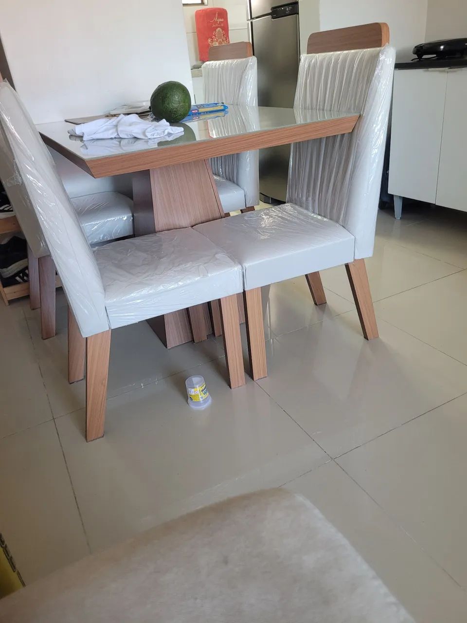Mesa com 4 cadeiras 