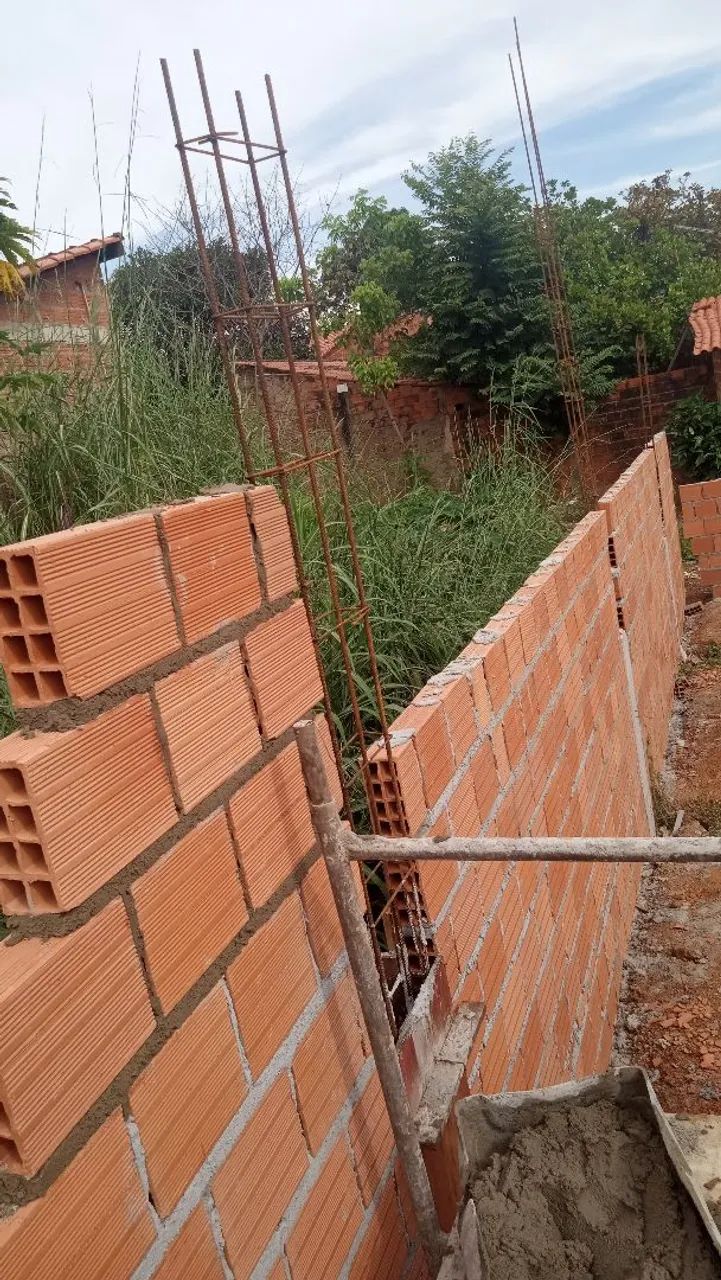 Pedreiro e azulejista disponível 