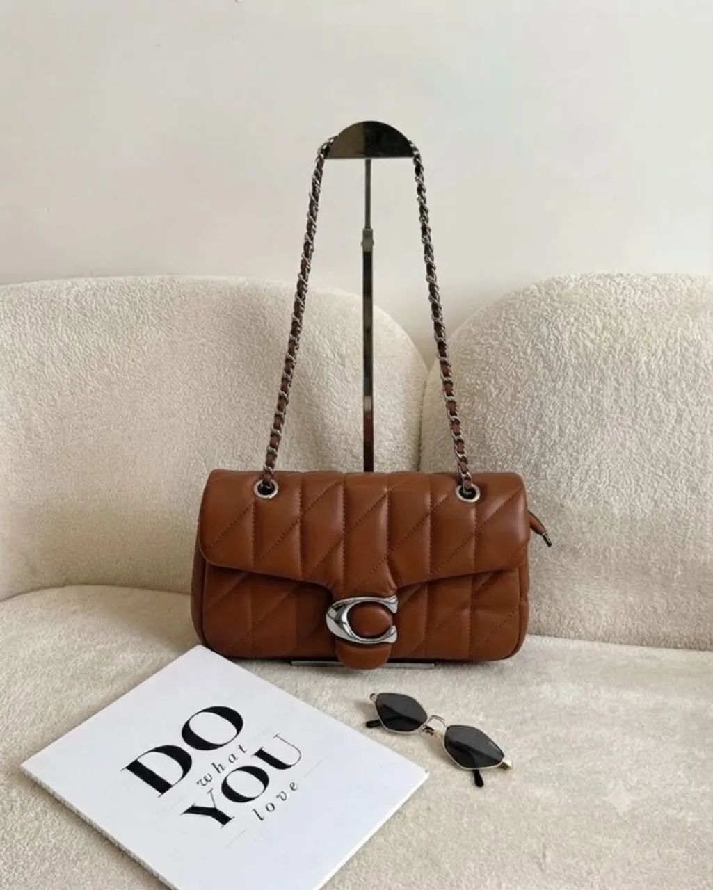 Bolsa Coach Quilted Tabby 26 Preto Couro Nappa Acolchoado e Ferragens Prateadas - Foto 4