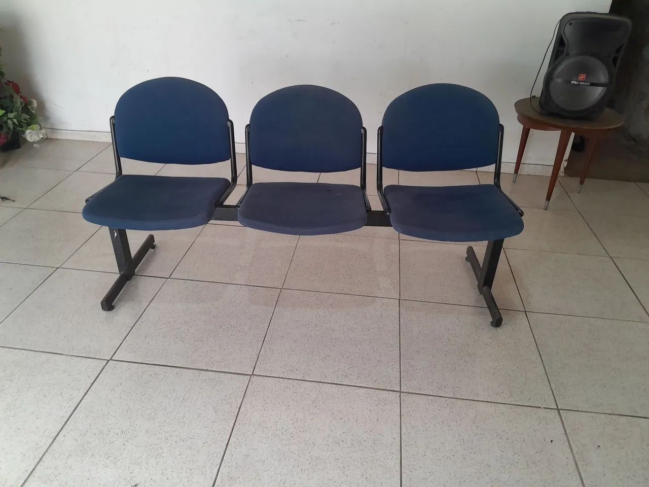 Vendo um de cadeira de três acento 