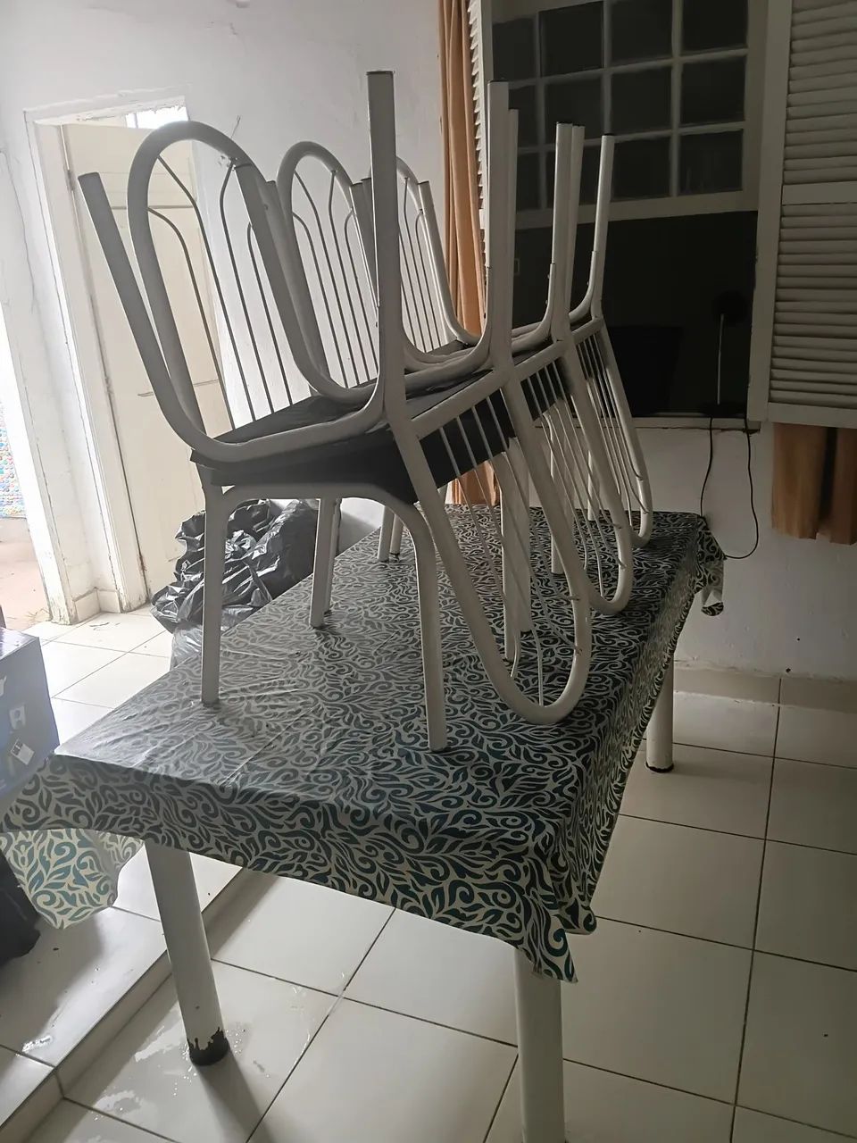 Mesa de mármore legítimo com 6 cadeiras - Foto 2