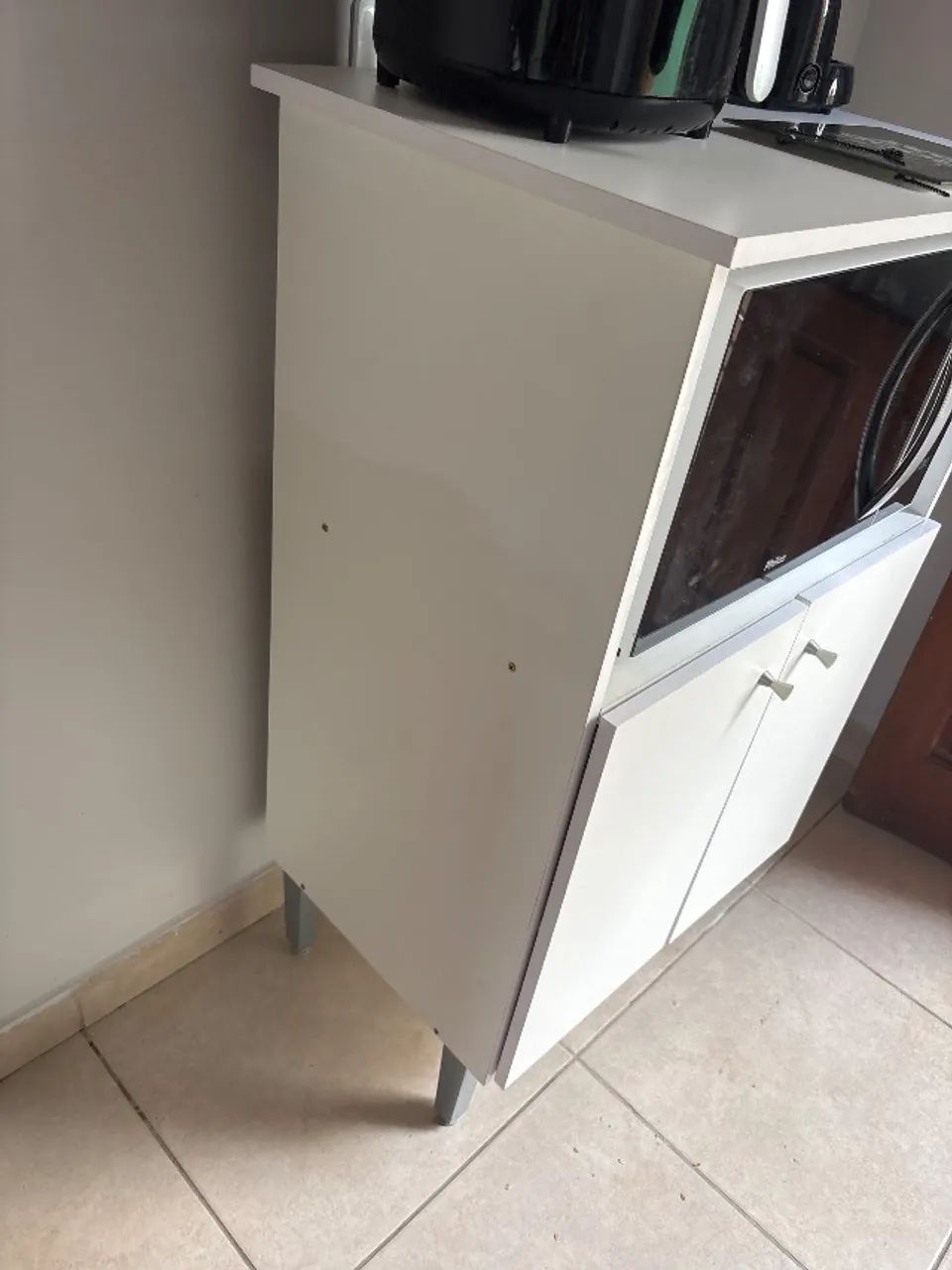 Armário de cozinha com espaço para microondas e dispensa - Foto 3