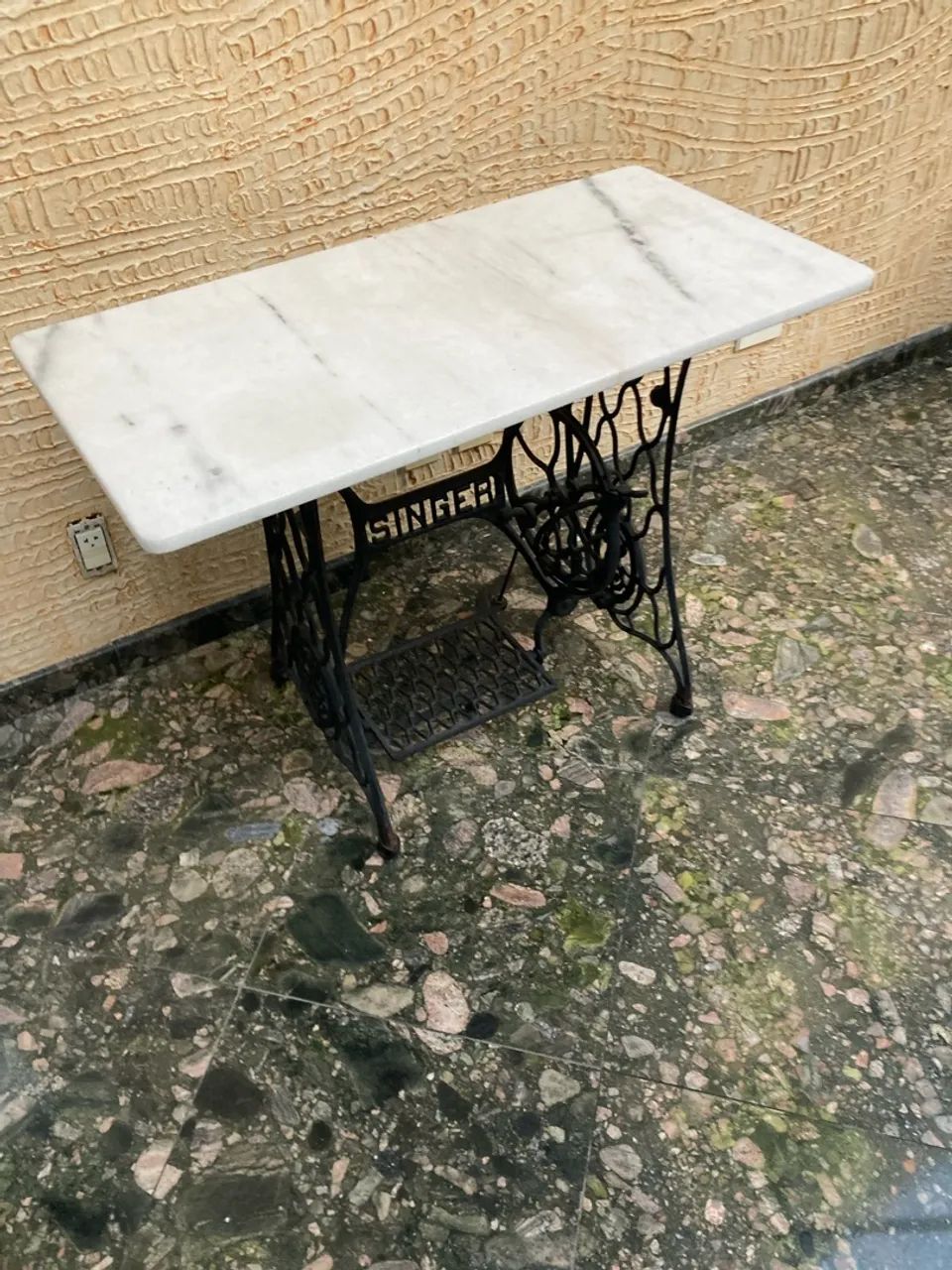 Mesa mármore baseada e ferro singer - Foto 2