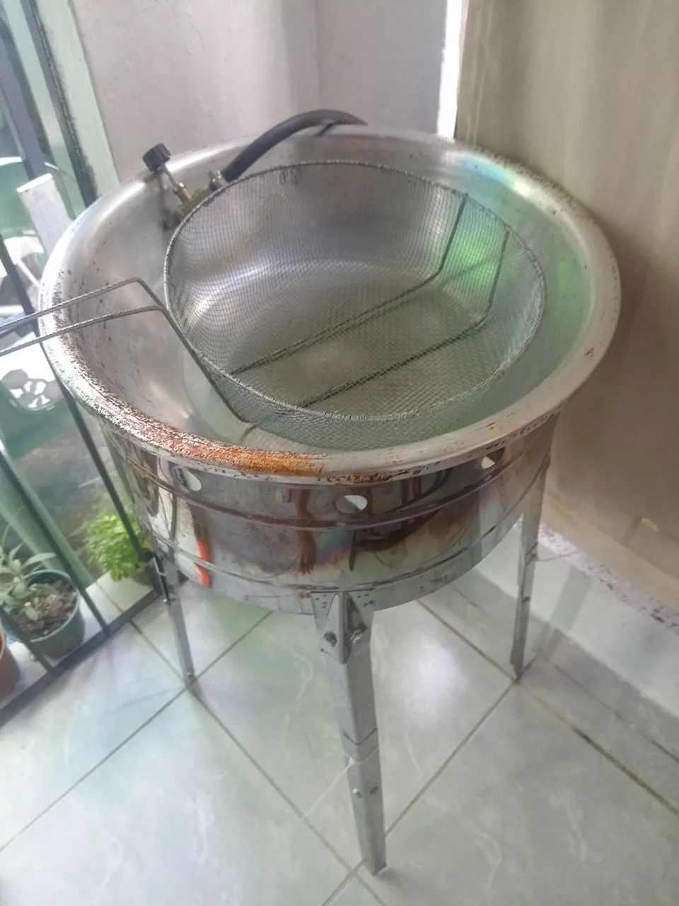 Vendo uma estufa simi nova um tacho de pastel 7 litros um escorredor de pastel - Foto 4
