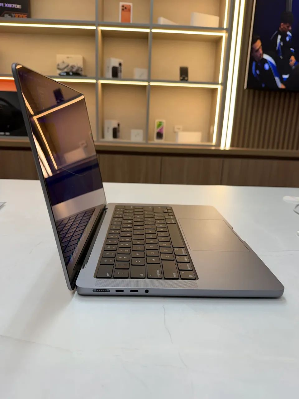 MacBook Pro 14