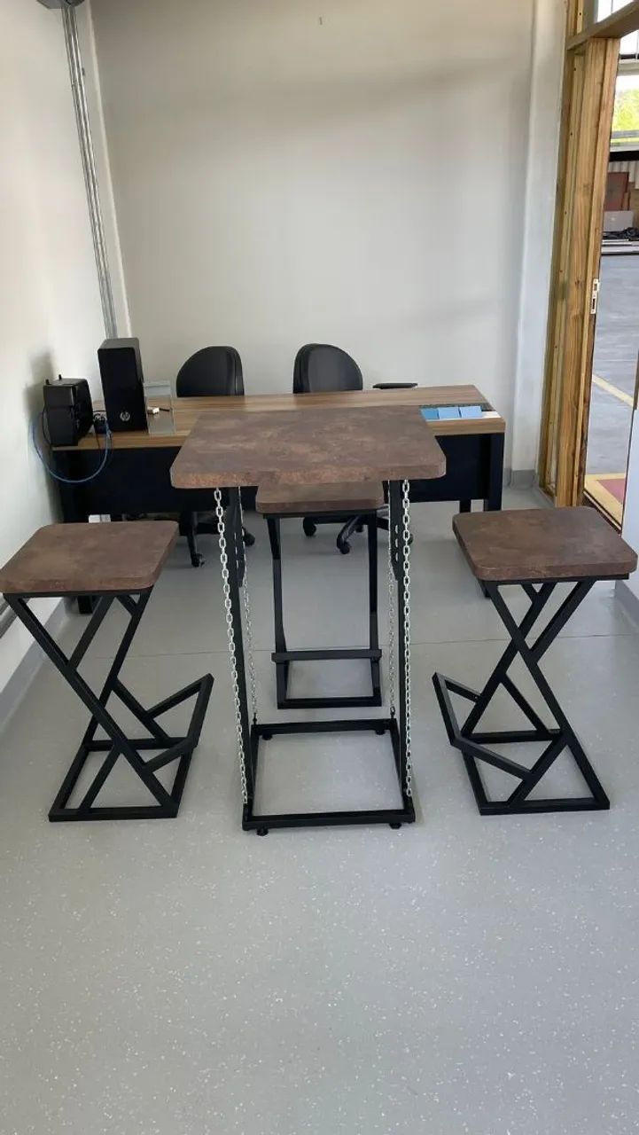 Mesa Bistrô com 3 Banquetas, peça única e exclusiva, 60x60
