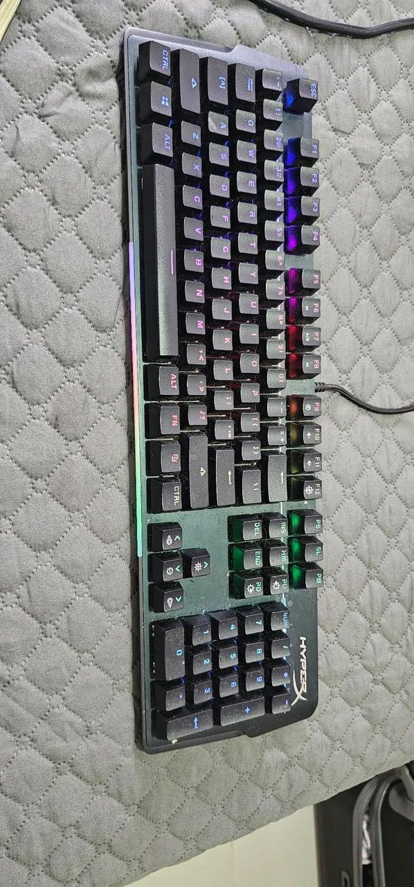 Teclado mecânico HyperX