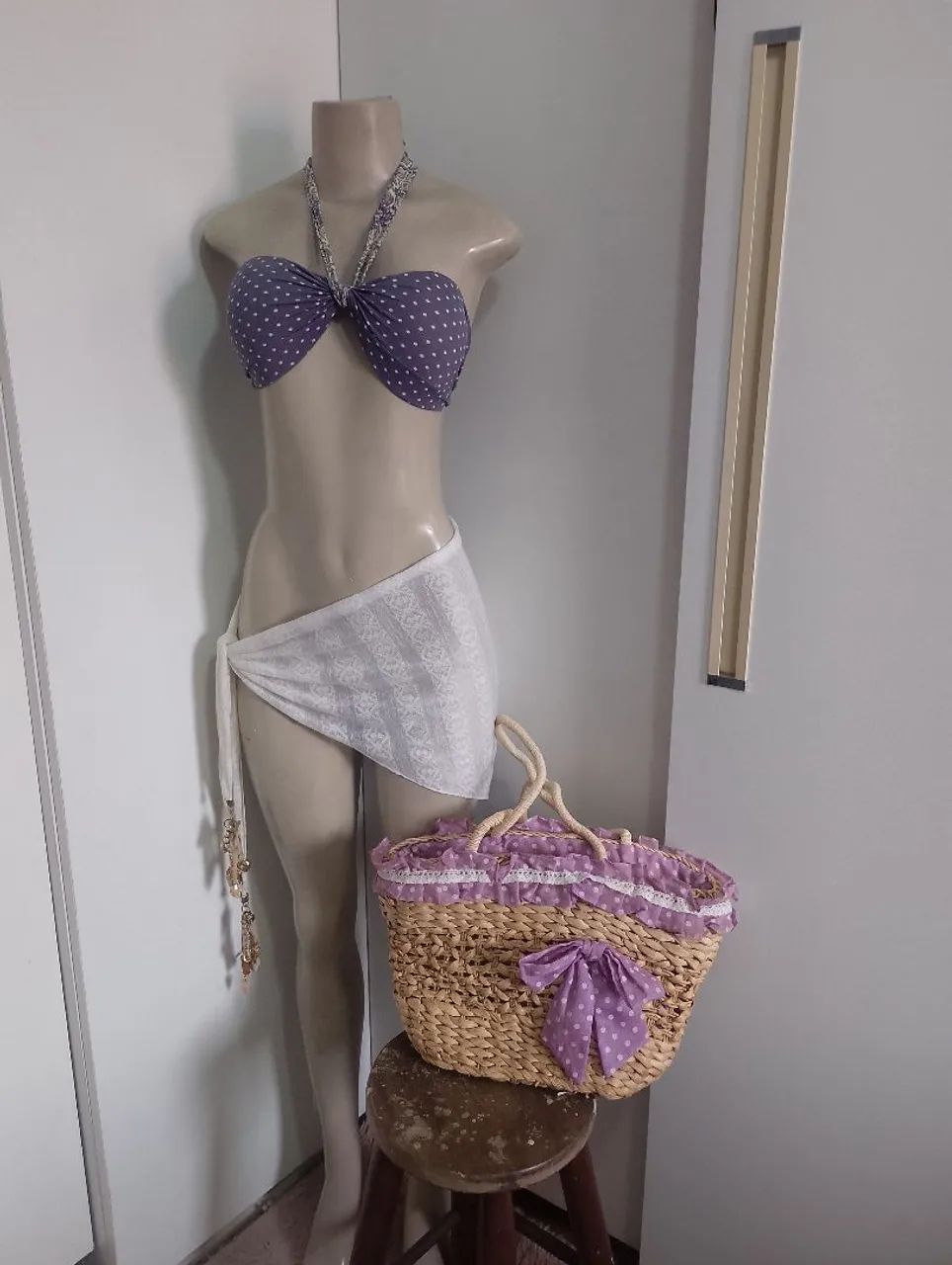 Conjunto de biquíni, lenço e bolsa