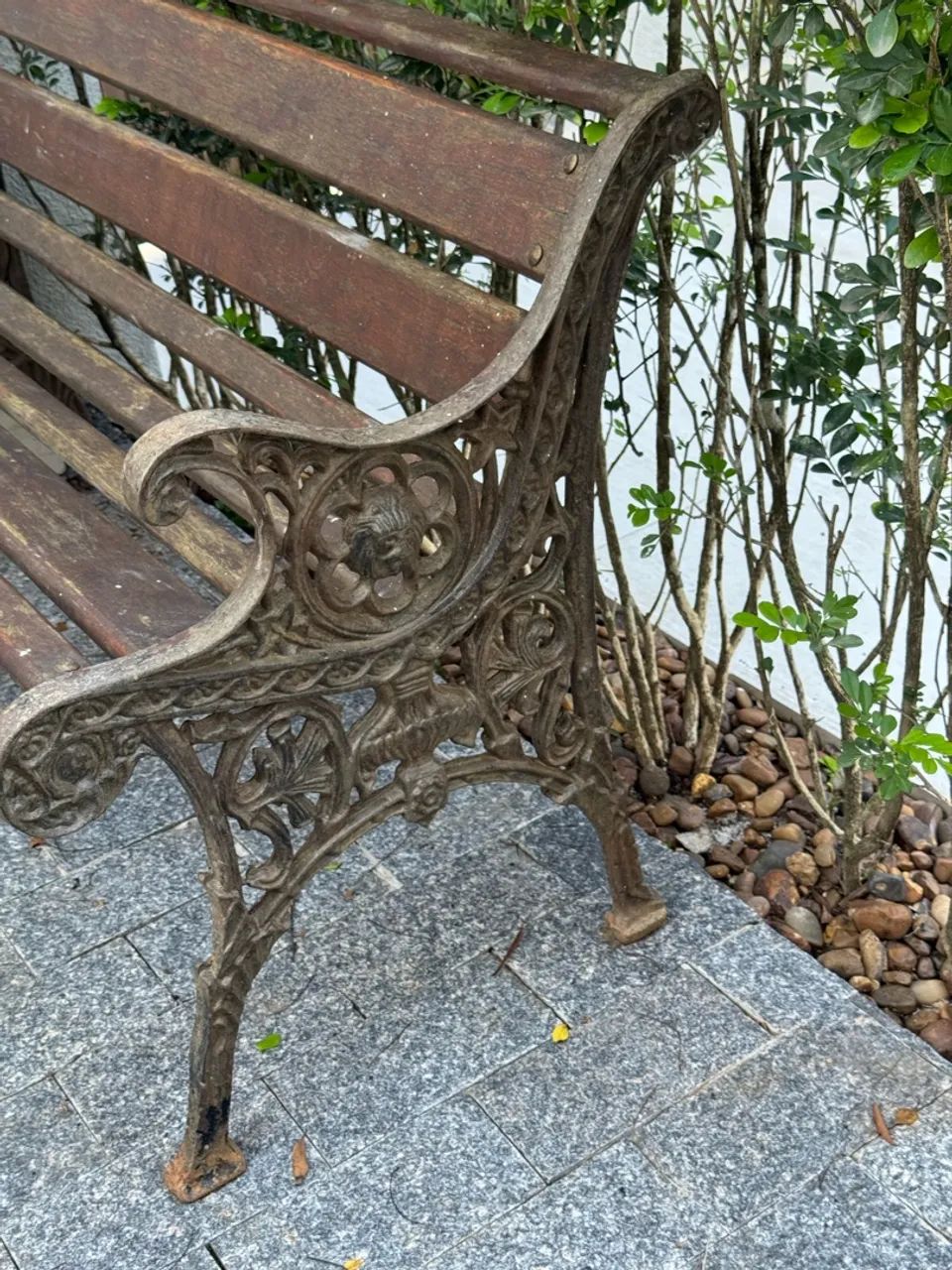 Banco de jardim de madeira e ferro - Foto 2