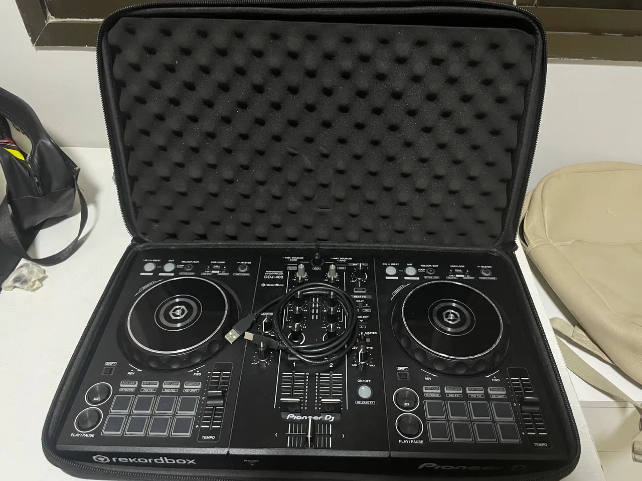 DDJ 400 + Case + Fiação de brinde 