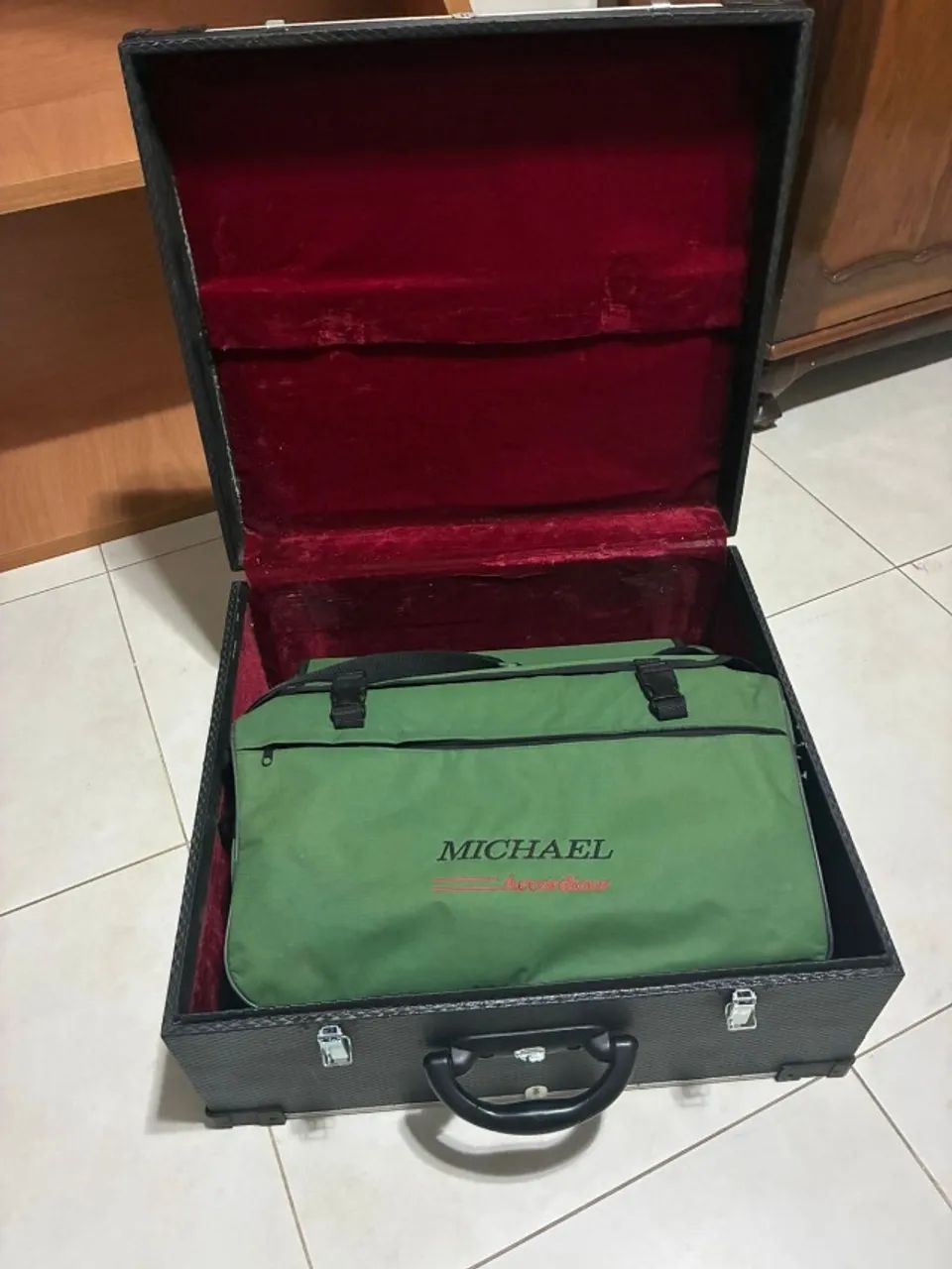 Sanfona Michale 120 baixos + case + bag - Foto 4