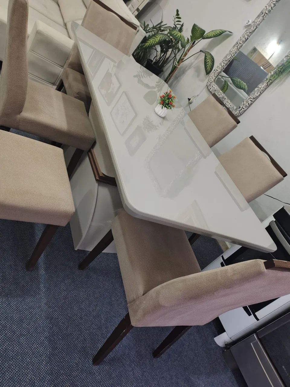 Conjunto mesa com 6 cadeiras de madeira maciça!