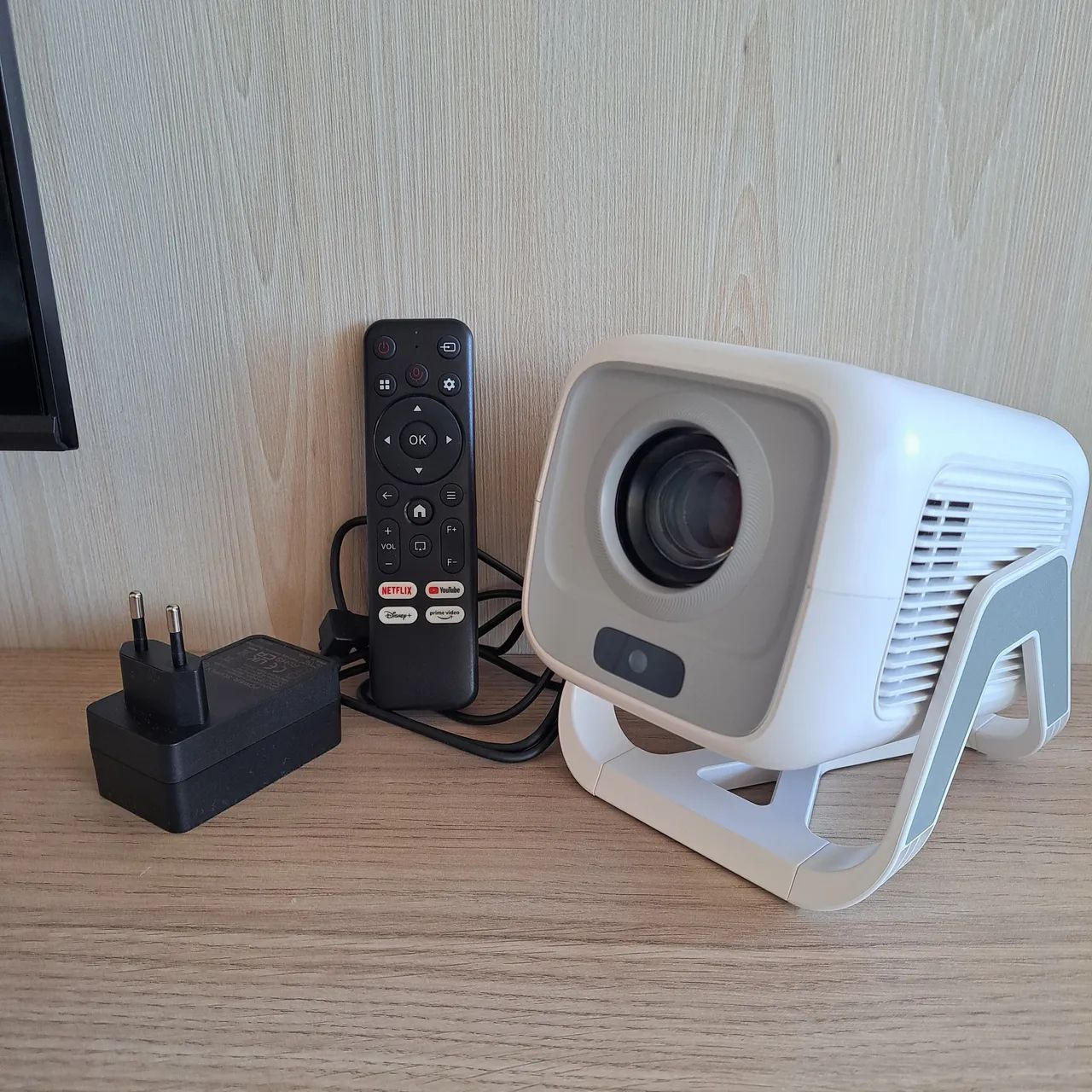 Projetor Smart Bettdow AC1066 Full HD 1080p Netflix | Estado de Novo - Foto 6
