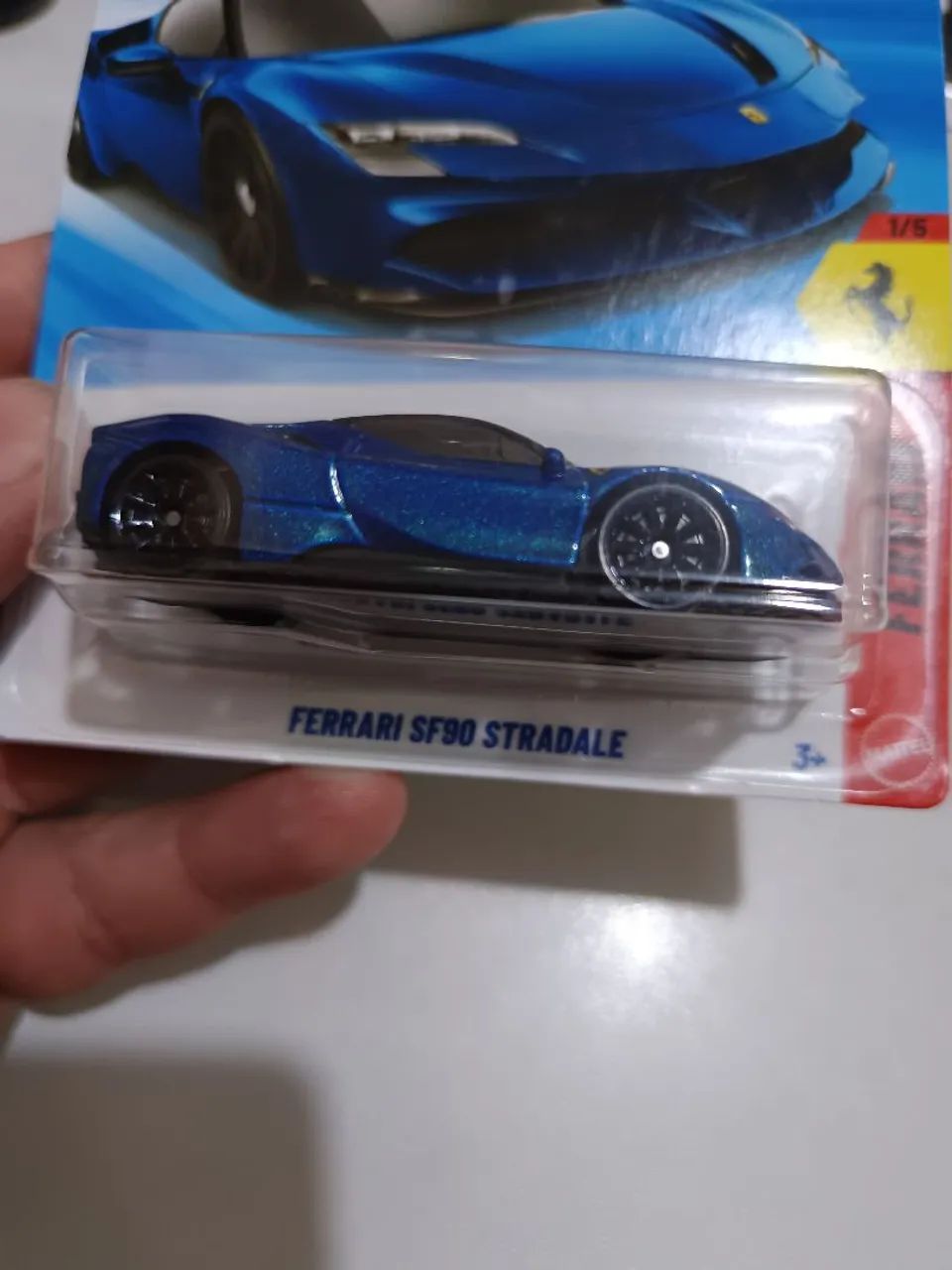 Vê do Hotwheels Ferrari SF90 Azul Lacrada - Foto 3