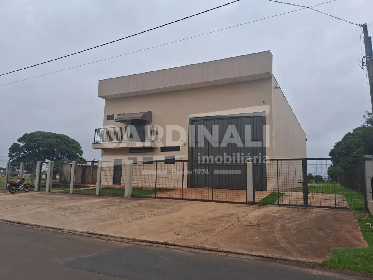 Barracão com ótima localização, pé direito alto, e escritórios