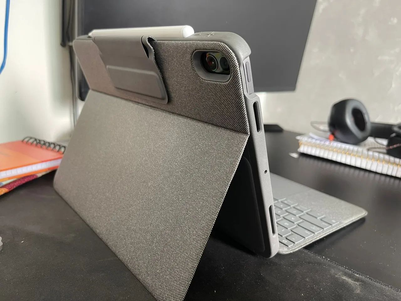 Ipad pro m3 11 polegadas com 1 tb de armazenamento + Apple pencil + capa Apple teclado - Foto 2
