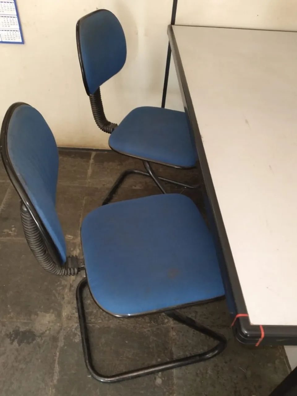 Mesa de escritorio com 3 cadeiras - Foto 4