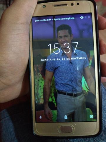 Vendo motoe4 novo.