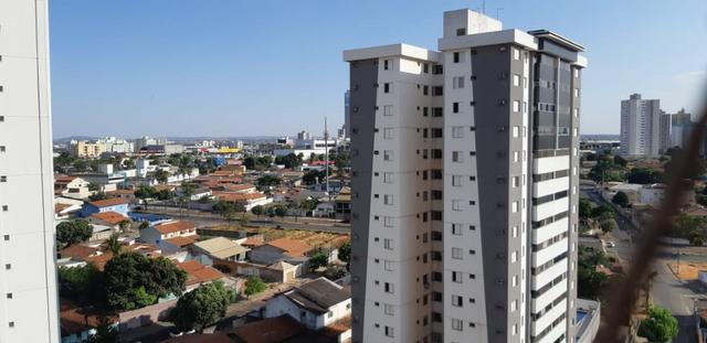 Flor do Cerrado 2 quartos 1 suite ampla sacada andar alto linda vista sol da manhã - Foto 11