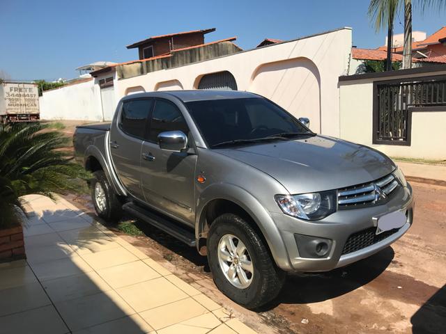 L200 Triton HLS 2.4 13/14 com apenas 52.000 km - Foto 3