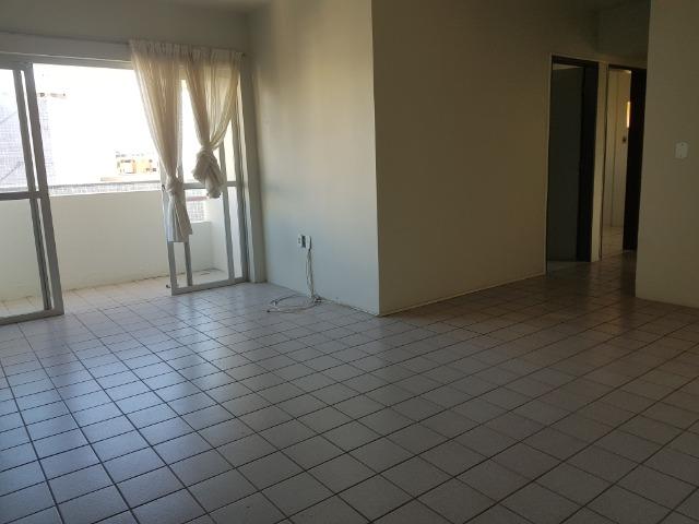 Apartamento com 3/4, 2 banheiros varada área de 70 m2, 8º andar - Jatiúca - Foto 2